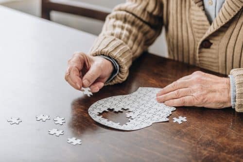 Quels sont les premiers symptômes de la maladie de Parkinson ?