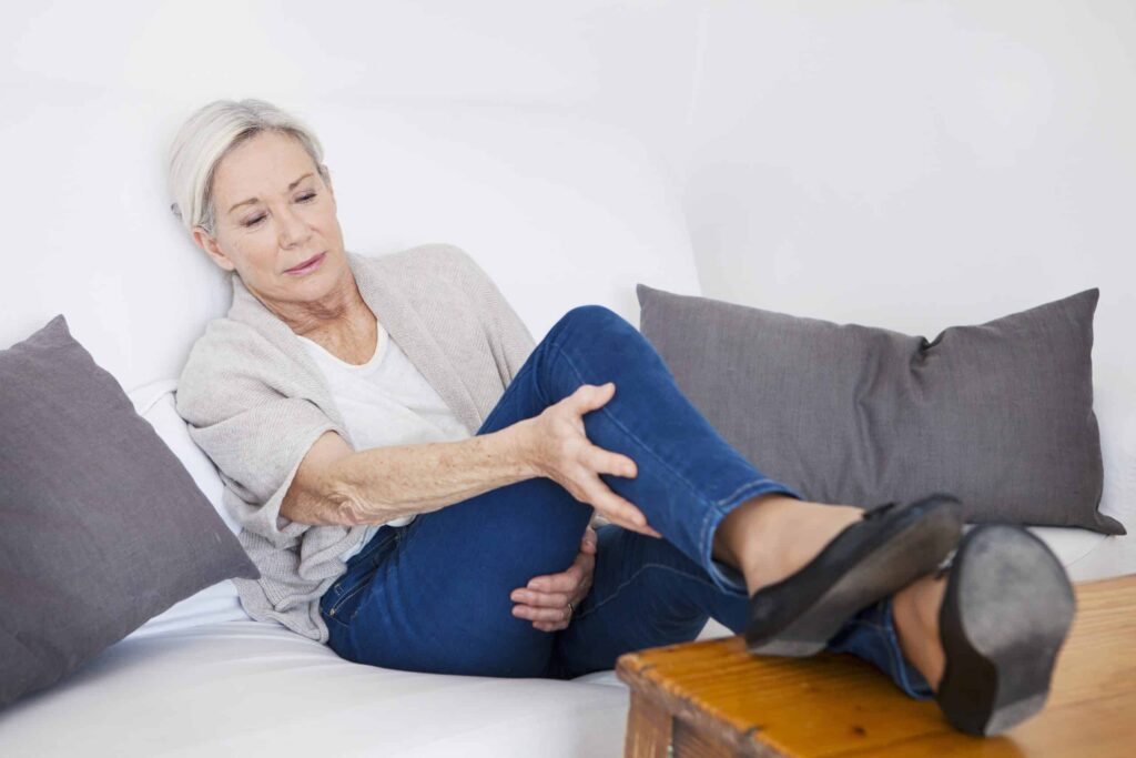 Jambes lourdes : comment faire pour les soulager ?