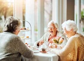 Vacances d’été : la solution de l’hébergement temporaire en maison de retraite