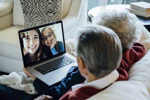 Les seniors face aux écrans : oui, mais pas trop !