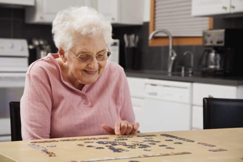 Le bienfait des jeux pour les personnes âgées en manque de stimulation
