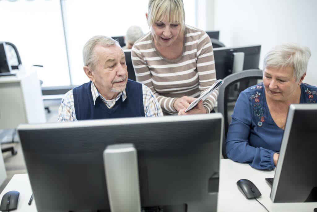 Pass numérique : des ateliers pour apprendre à utiliser internet et son smartphone